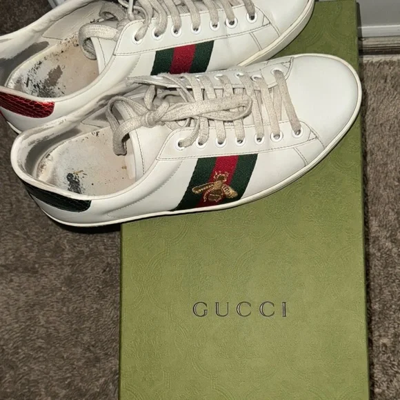 Gucci White Leather Sneakers with Red and Green Stripe